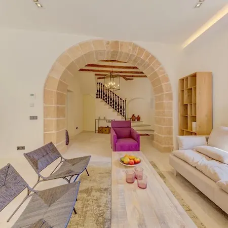 Sleeps 7 With Pool And Wifi