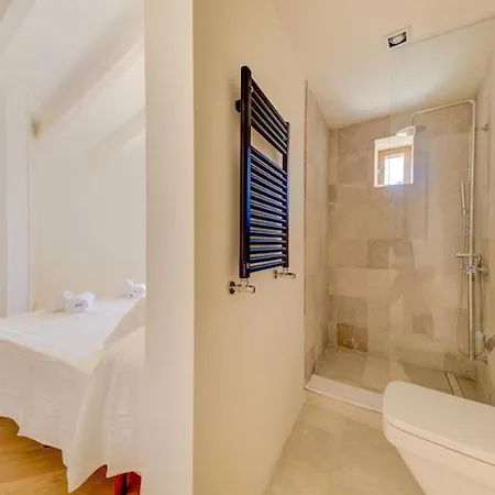 Sleeps 7 With Pool And Wifi Villa *