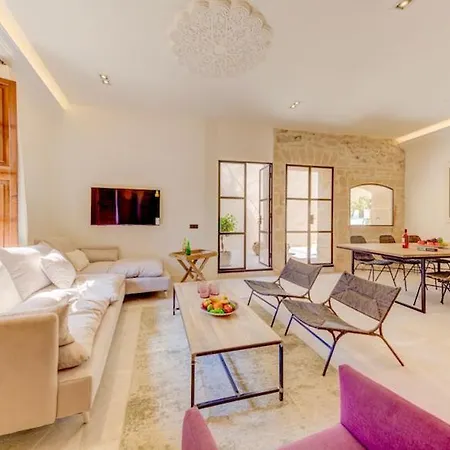 Villa Sleeps 7 With Pool And Wifi *