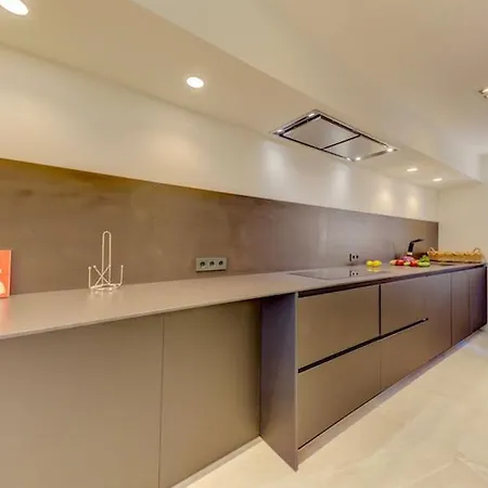 Villa Sleeps 7 With Pool And Wifi *